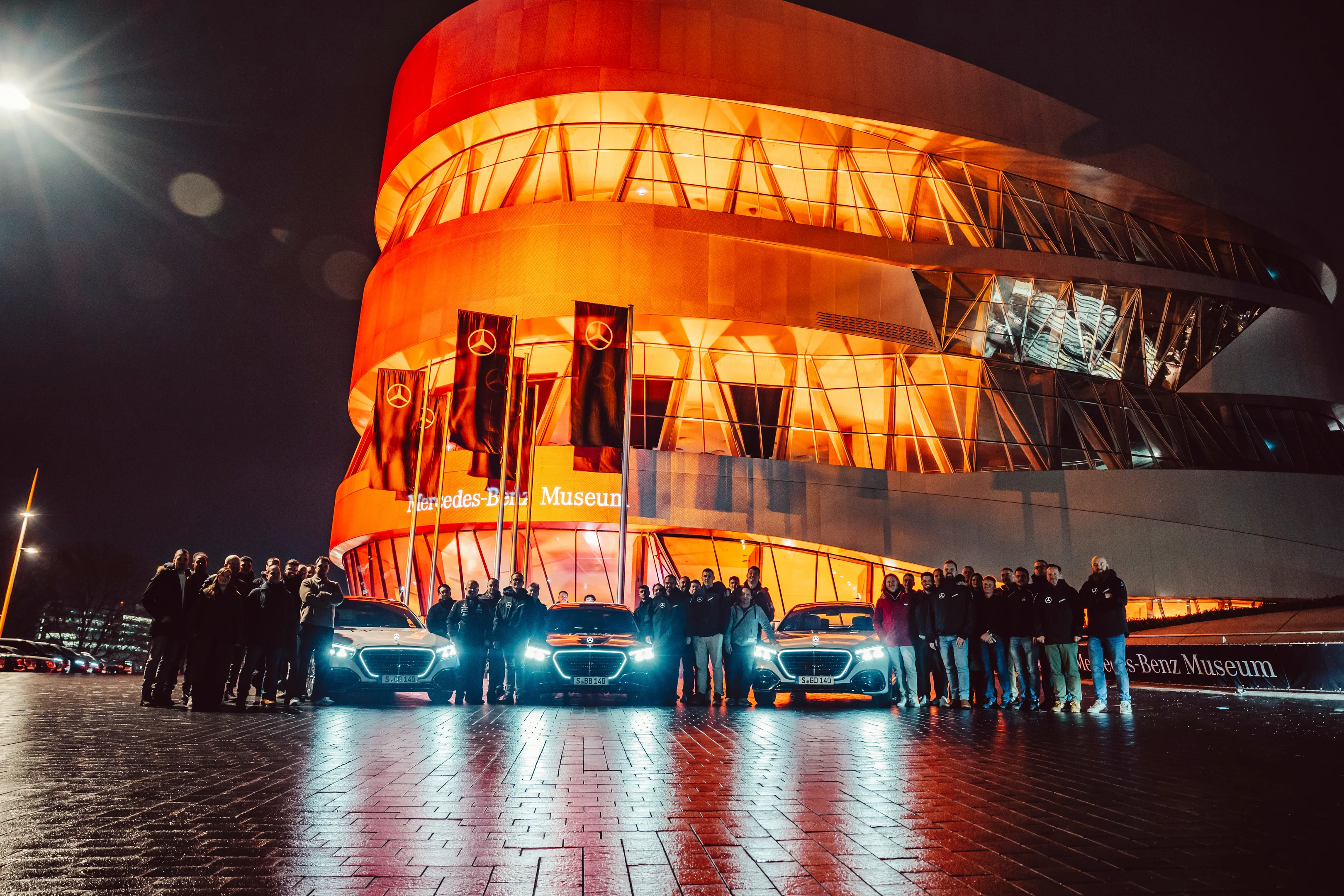 Mercedes-Benz feiert 140 Jahre Innovation mit Weltreise und Adidas-Kooperation